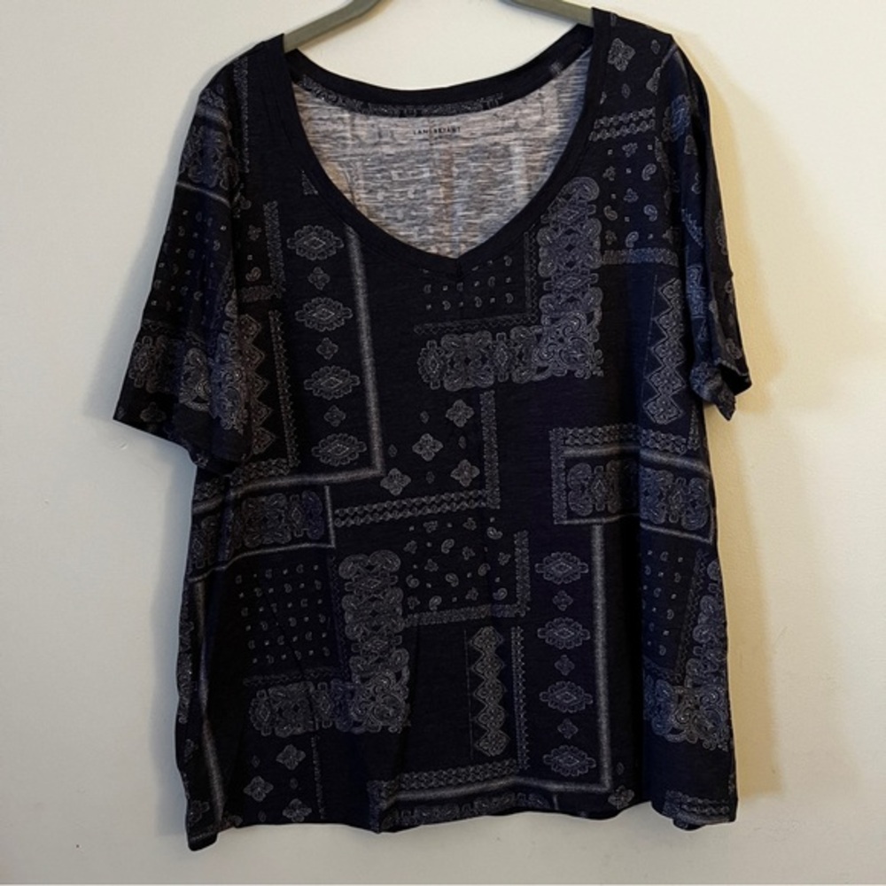 Lane Bryant Blue and White Short Sleeve Tee Bandana Print Size 14/16